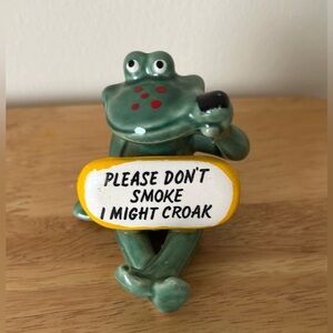 Green Frog Figurine with Sign Please don’t smoke I might croak Vintage